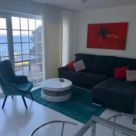 Casas Sobre El Mar En *